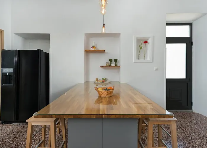 Eleonora Rhodes City